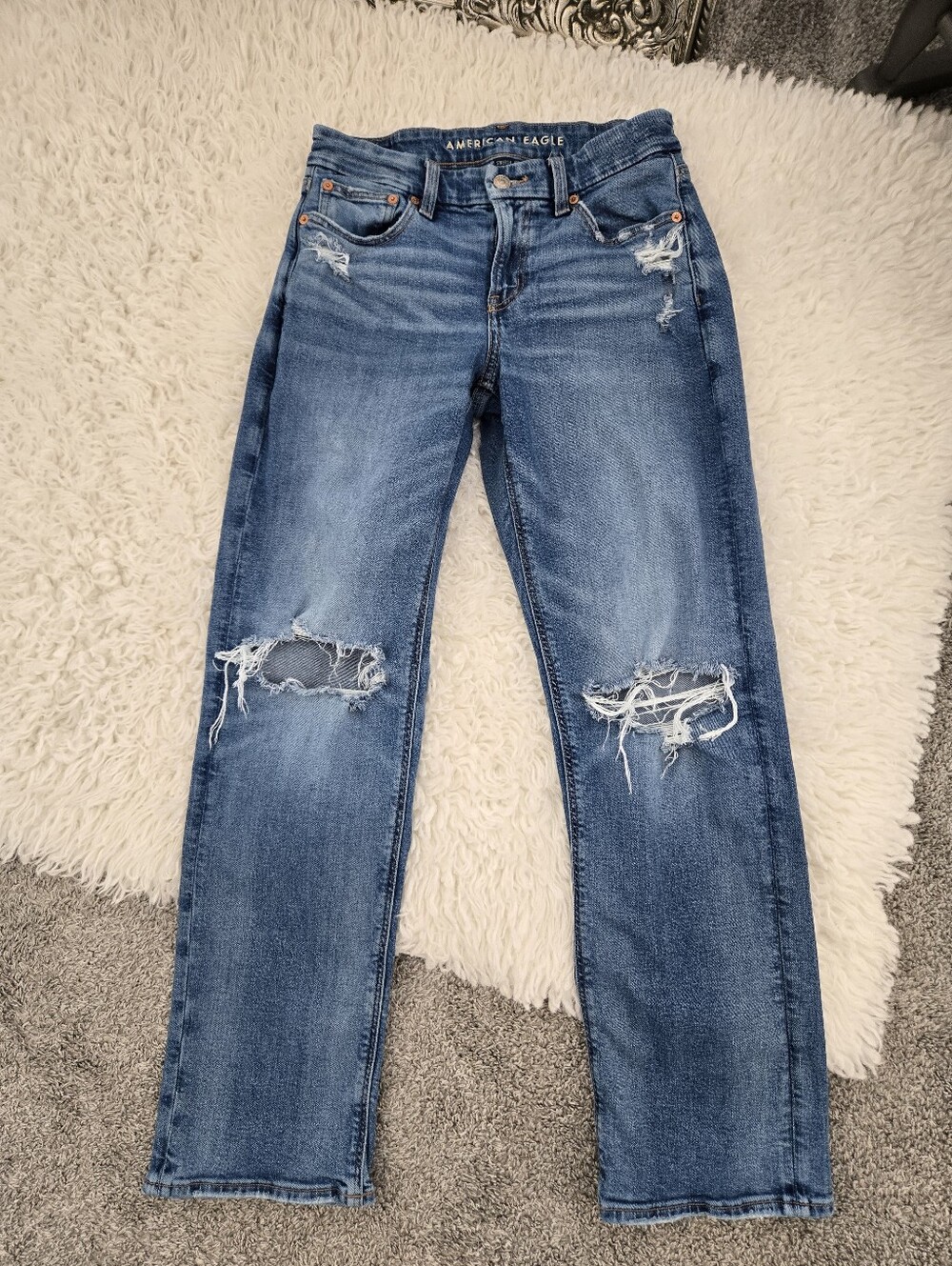 American Eagle Stretch Curvy Straight Distressed Jeans. Size 4.
